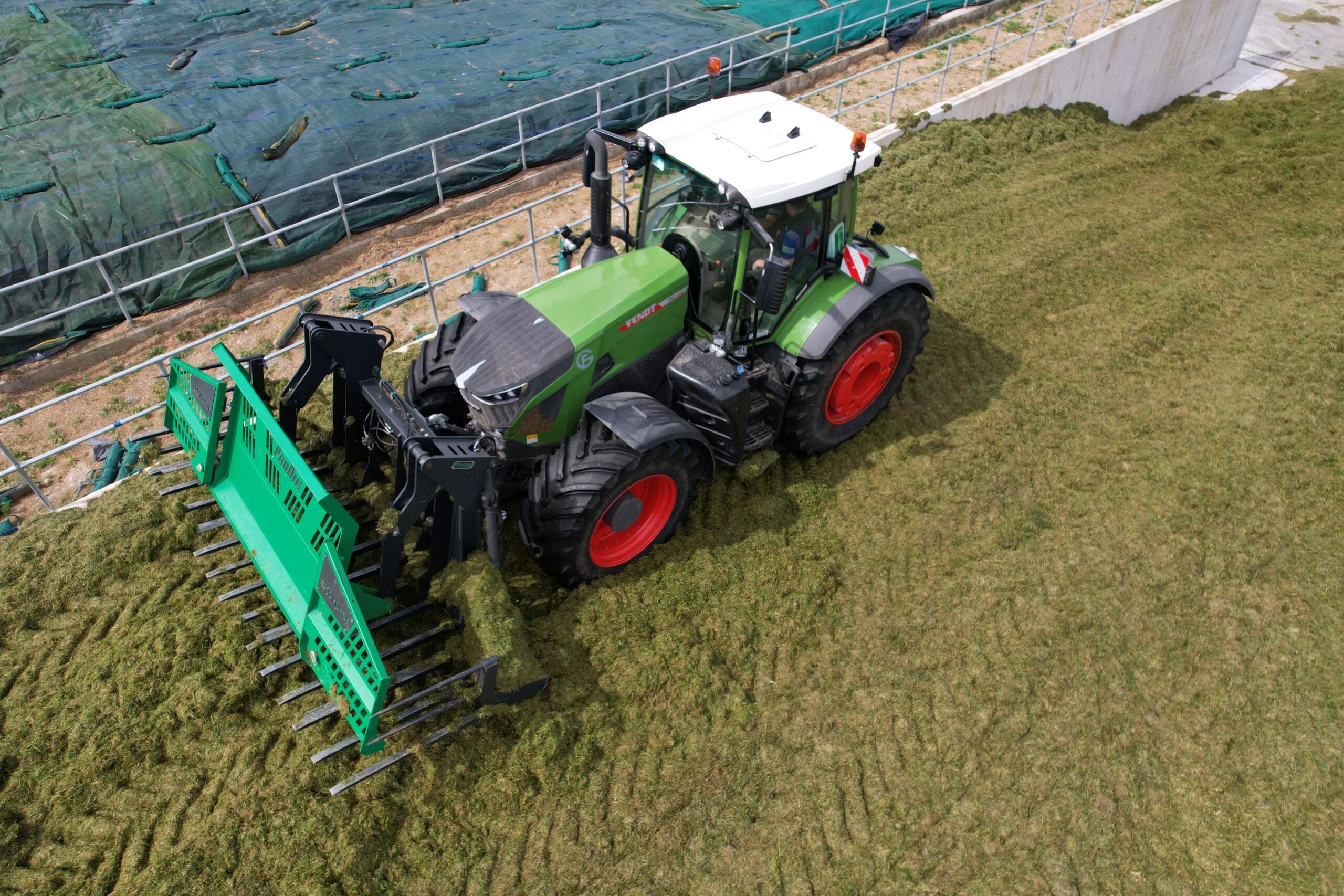 Push Off Folding Grass Fork