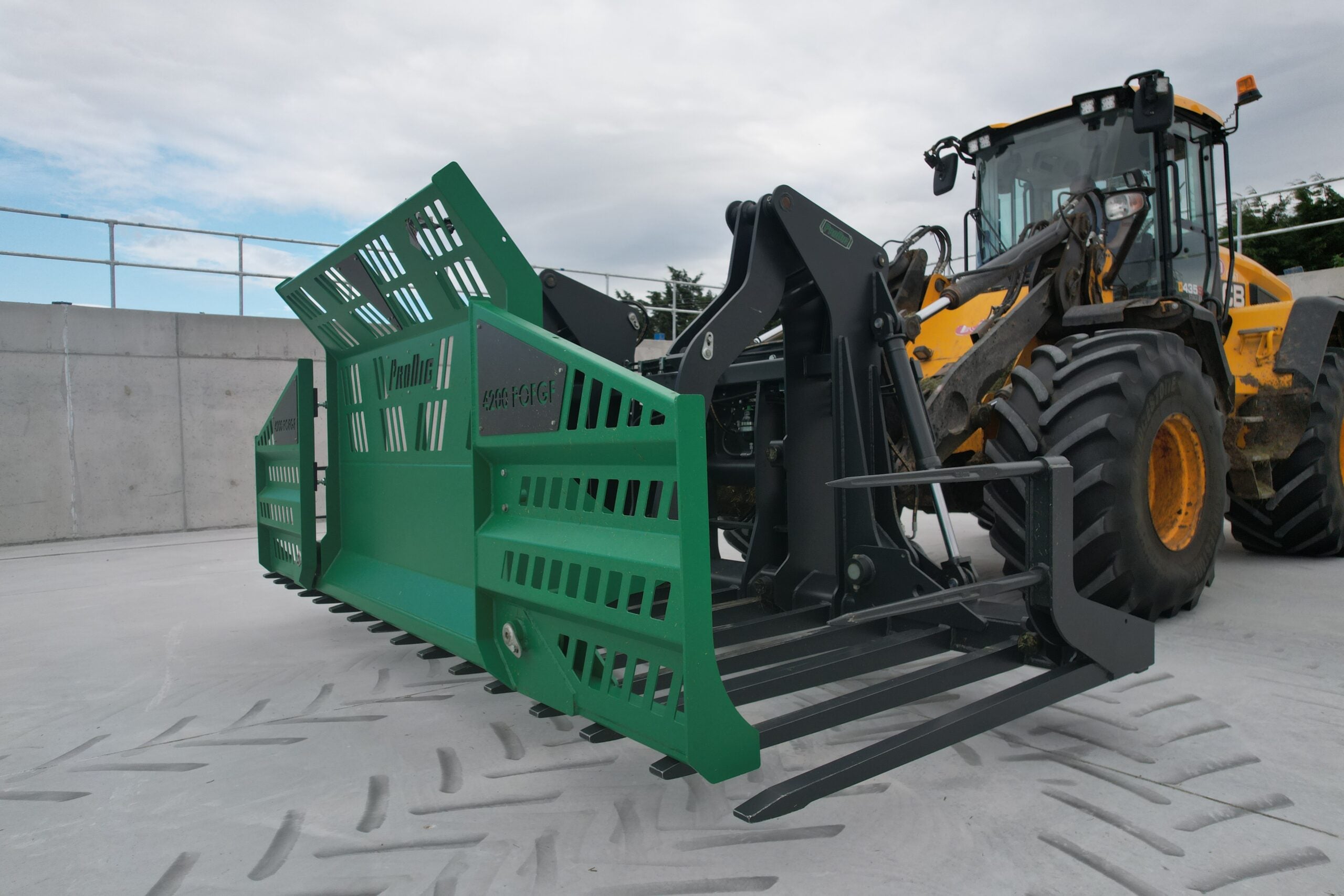 Push Off Folding Grass Fork