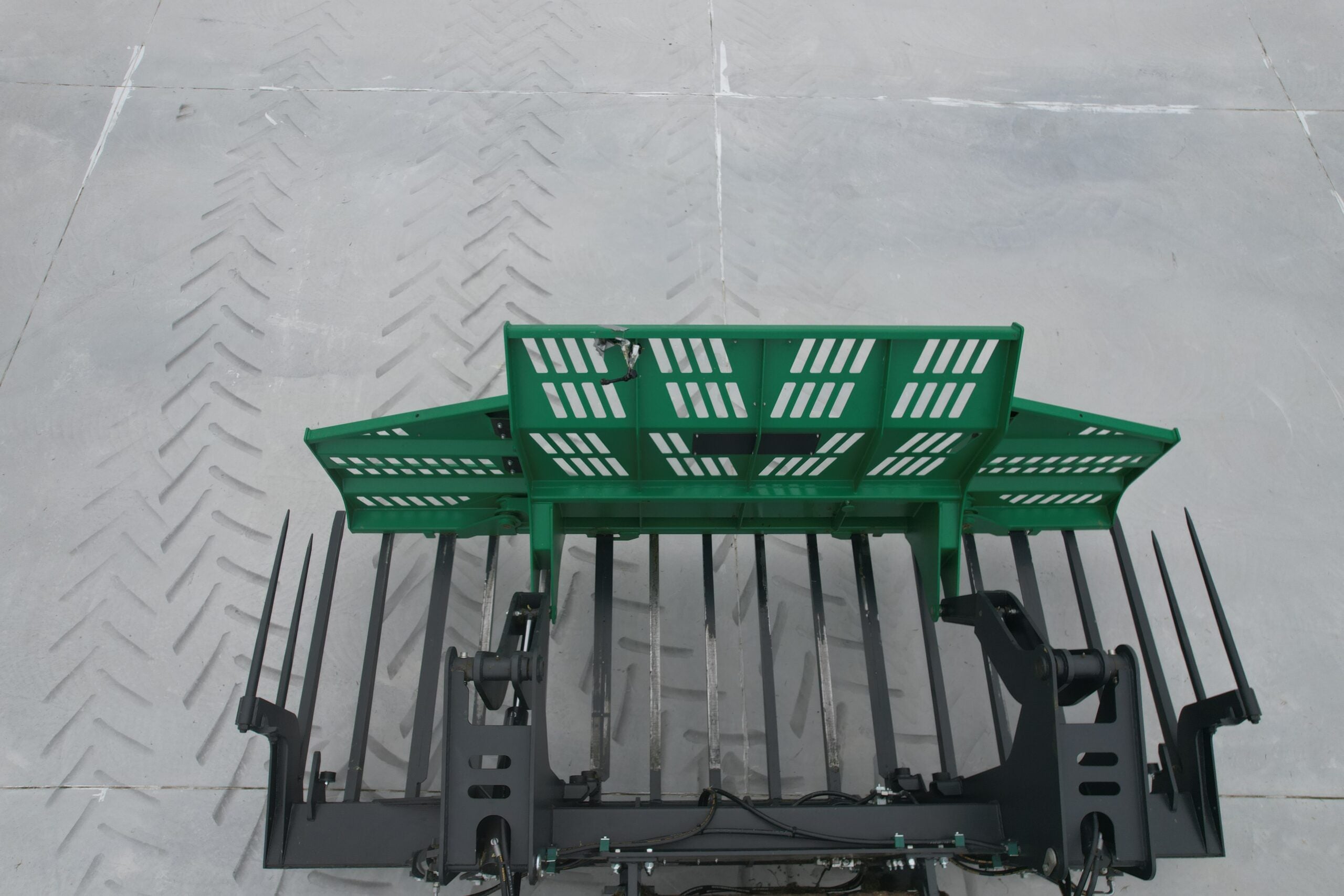 Push Off Folding Grass Fork