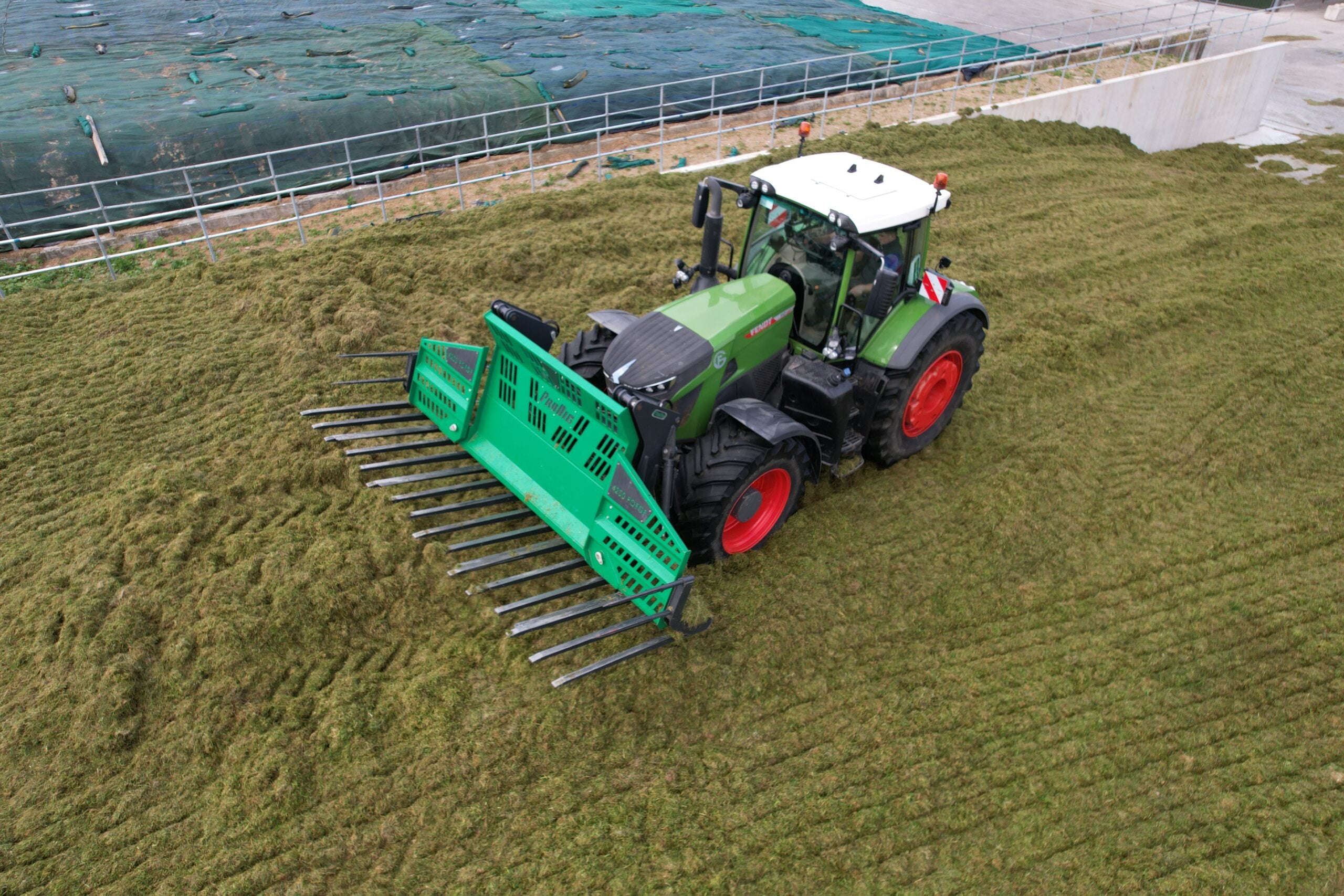 Push Off Folding Grass Fork