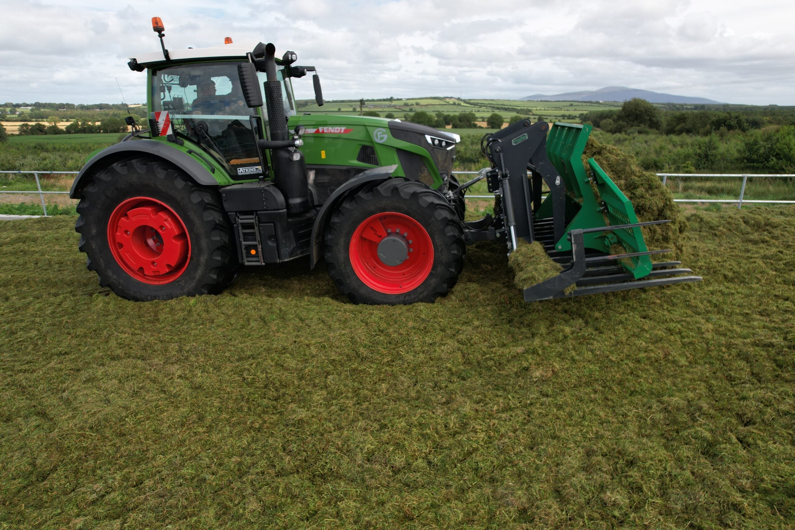 Push Off Folding Grass Fork