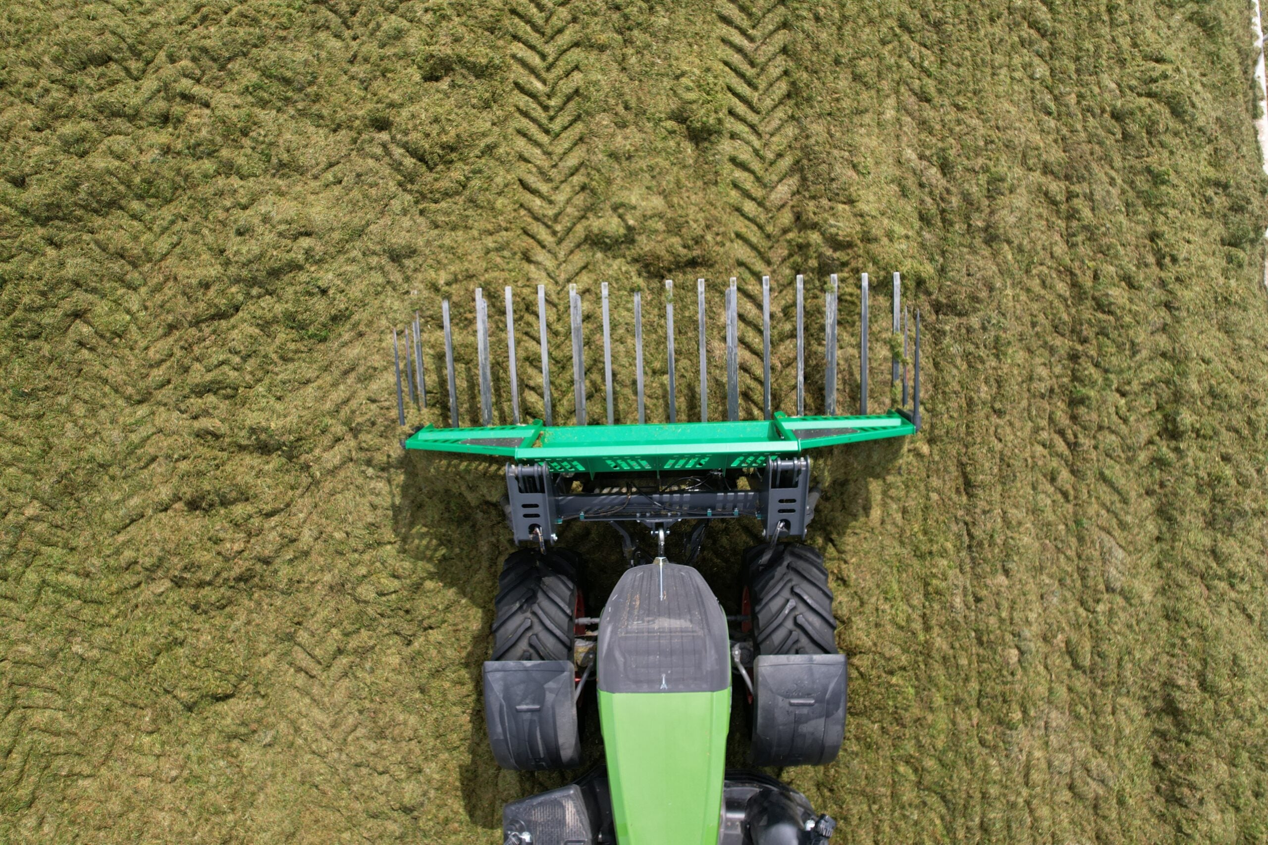 Push Off Folding Grass Fork