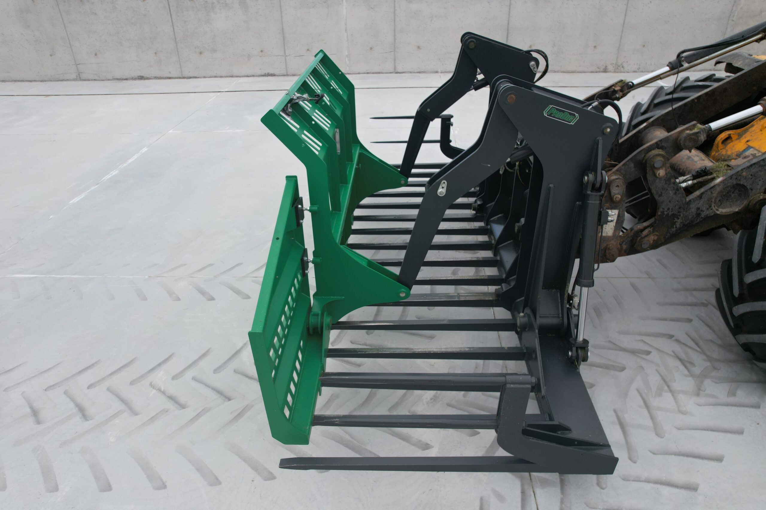 Push Off Folding Grass Fork